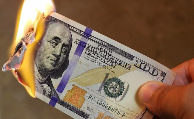 burning-money-2113914_1280 (1)